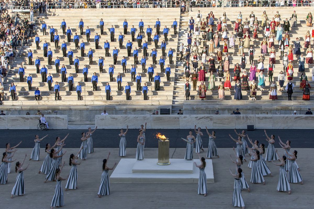Олимпийский огонь отправился из Греции во Францию