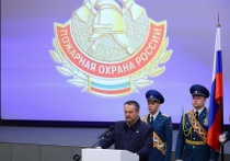 Сегодня, 27 апреля, глава Новгородской области Андрей Никитин принял участие в торжественном мероприятии, посвященном Дню пожарной охраны и 375-летию пожарной службы в стране