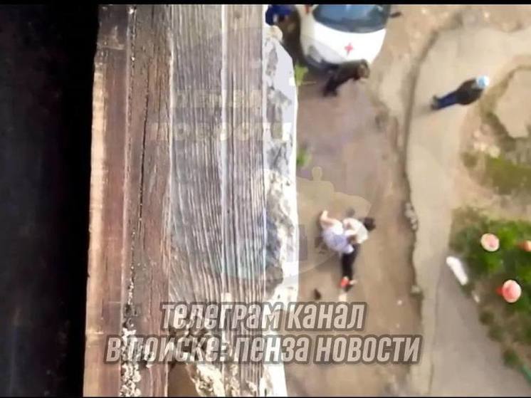 20-летняя девушка спрыгнула с 5-го этажа в Нижнем Ломове