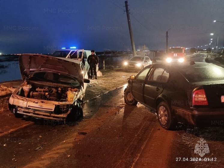 Посреди моста в Нарьян-Маре столкнулись два автомобиля