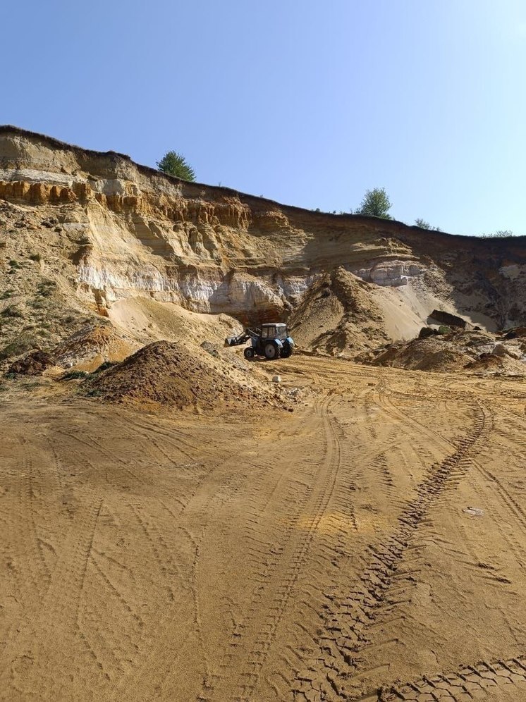 В Воронежской области обнаружили незаконный карьер по добыче песка