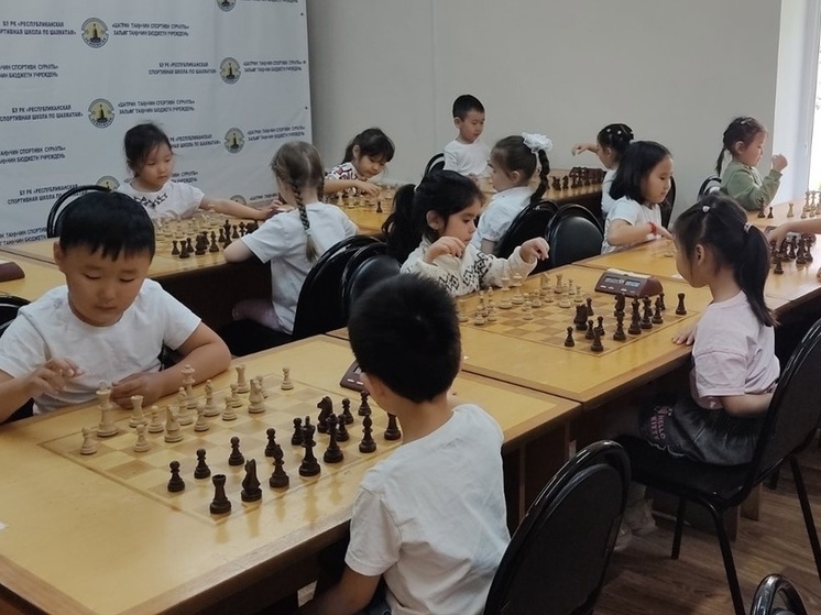 В Калмыкии состязались самые юные шахматисты