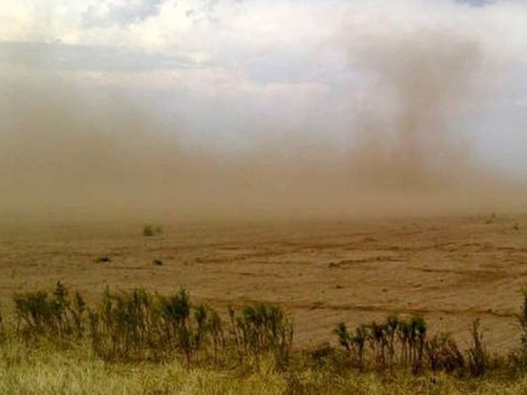 На Калмыкию надвигается пыльная буря