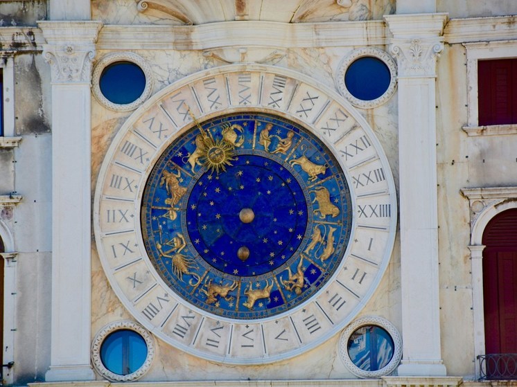 Тельцам нужно отдохнуть: гороскоп для всех знаков зодиака на 28 апреля 2024 года