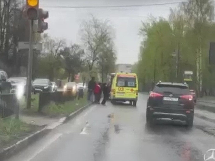 В Ярославле на дороге машина сбила несовершеннолетнюю девочку