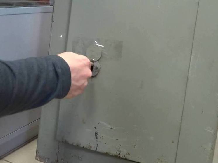 Житель Читы украл деньги из сейфа в магазине своего родственника