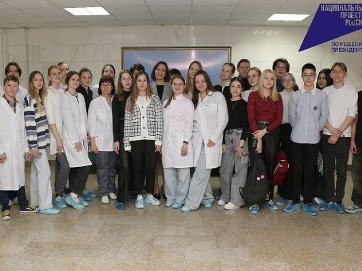 Школьники Барнаула посетили краевую больницу