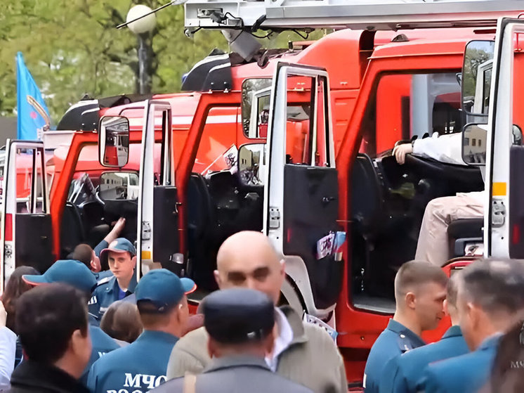 Калининградские спасатели показали жителям ретротехнику