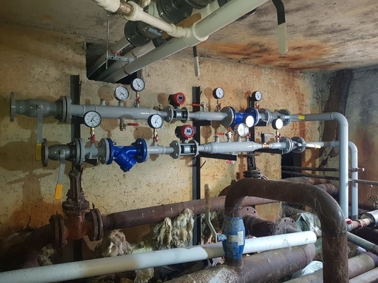Систему водоснабжения и водоотведения капитально отремонтировали в псковском многоквартирном доме