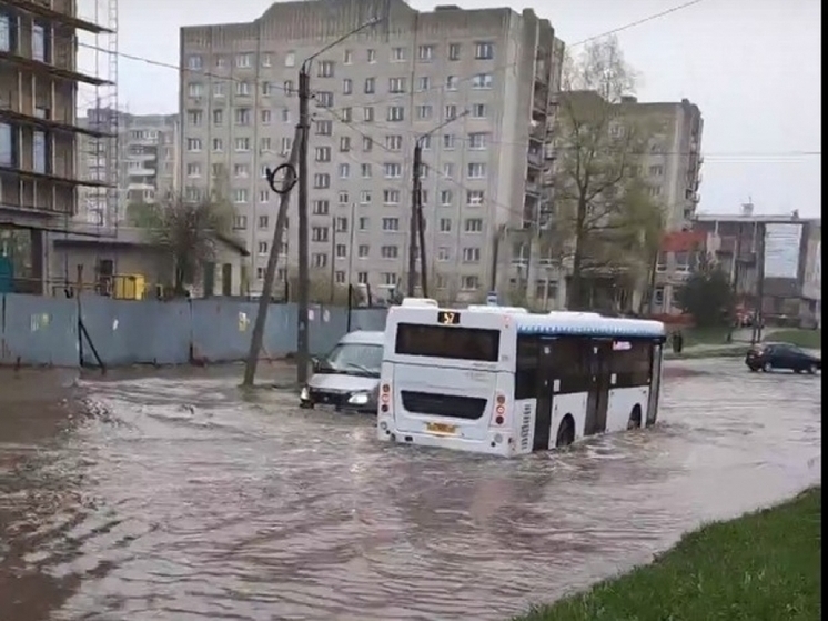 В Костроме устраняют последствия вчерашнего потопа