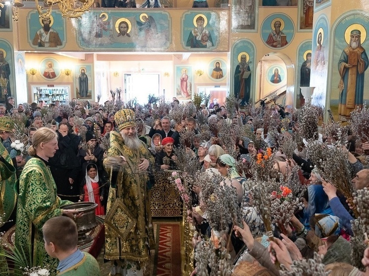 В Вербное воскресенье в храмах Новосибирска прошли богослужения