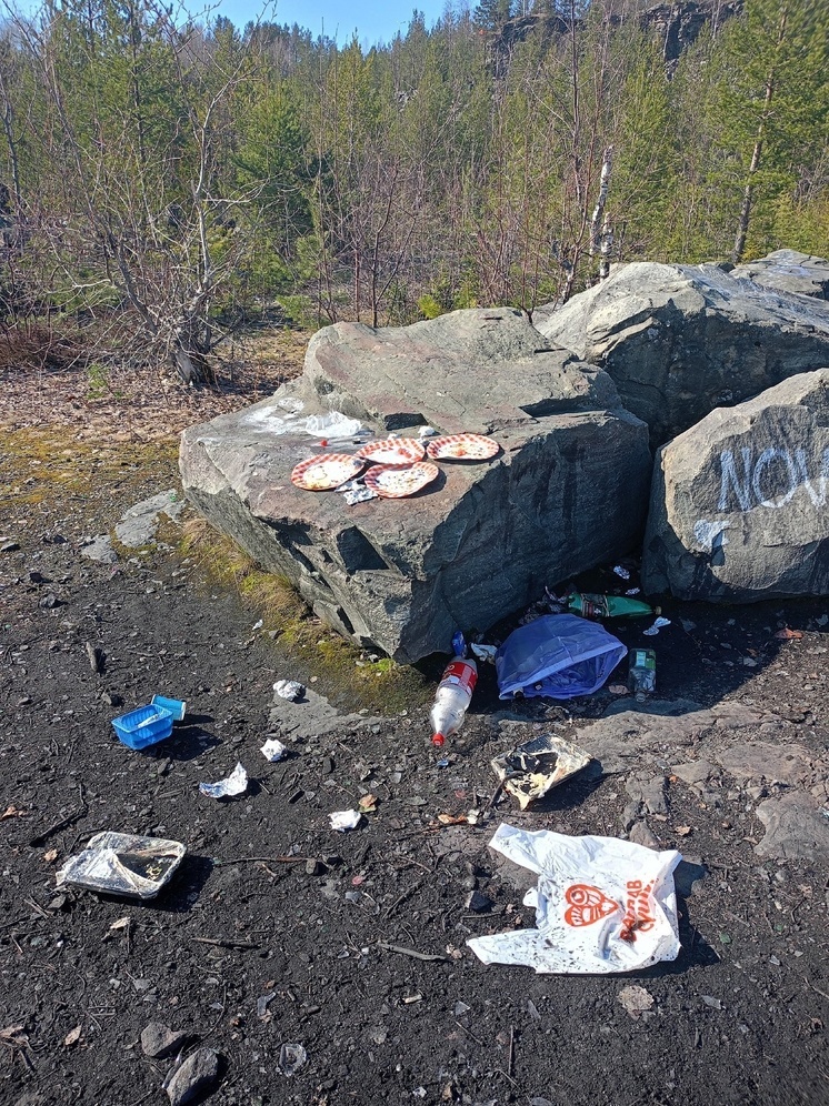Чудное место в Петрозаводске завалили мусором в первый день майских праздников