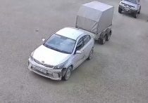 Машину с прицепом в Тюмени сдуло с парковки во время шквального ветра, скорость которого достигала 25 метров в секунду