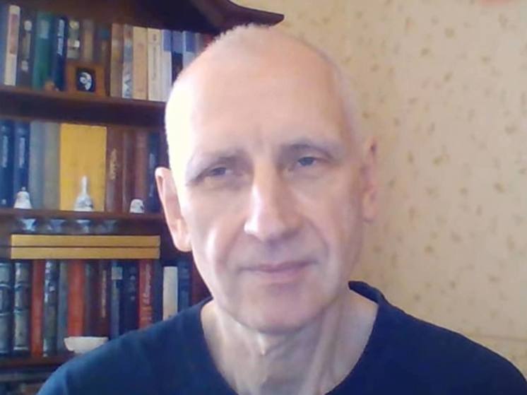 Полковник СБУ в отставке Олег Стариков в эфире YouTube-канала "Вышка" объяснил, что российские военные сейчас ищут слабые места в обороне ВСУ по всему фронту