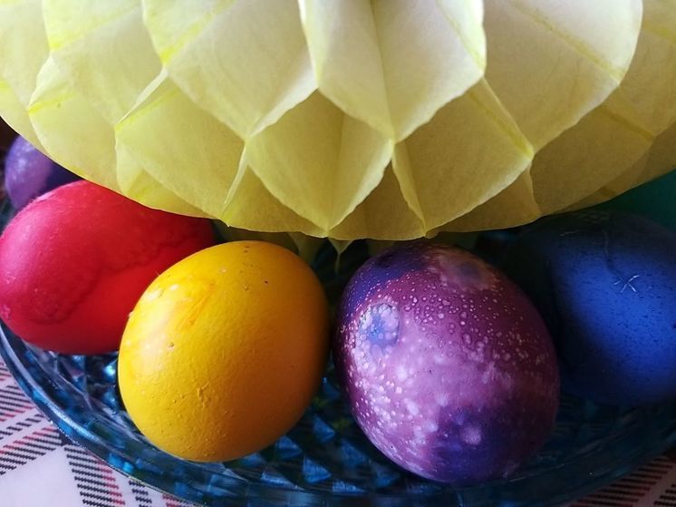 Свекла, шпинат, клюква: петербуржцам назвали безопасные красители для яиц