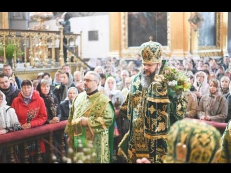 Митрополит Смоленский и Дорогобужский Исидор совершил Божественную литургию в Свято-Успенском кафедральном соборе