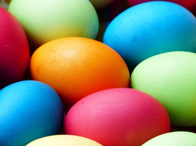 Жителям Ленобласти рассказали, чем могут быть опасны красители для яиц