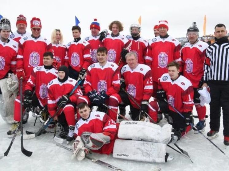 Легенды хоккея сыграли вничью со спортсменами Чукотки