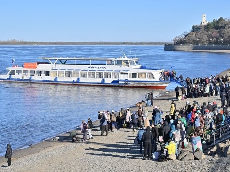 Первые дачники отправились на левый берег в Хабаровске