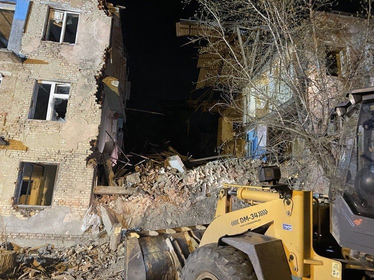 Прокуратура начала проверку после обрушения подъезда аварийного дома в Омске