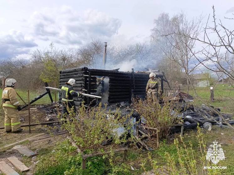 В Тверской области загорелась баня
