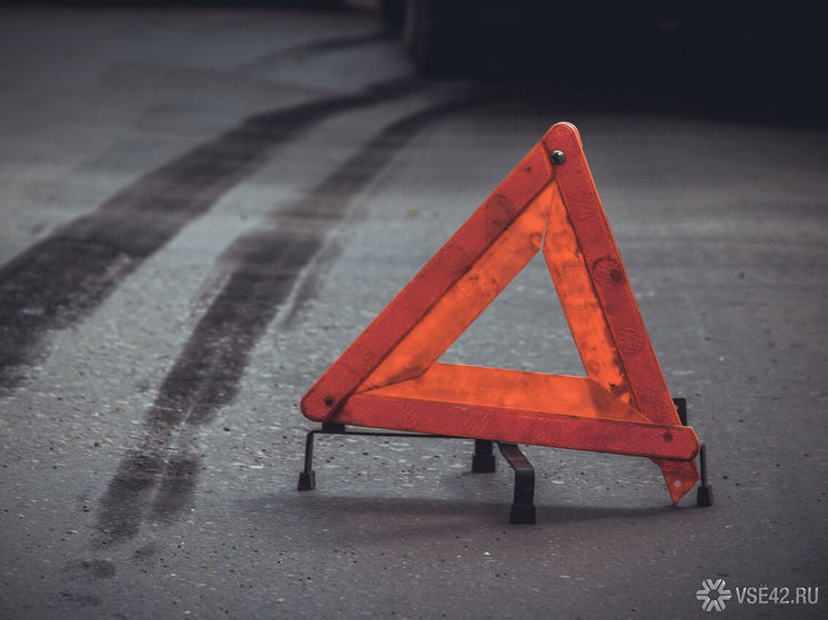 В Кузбассе произошла авария с мотоциклистом и «КАМАЗом»