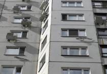 В Москве врачи пытаются спасти трехлетнего мальчика, который выпал из окна квартиры