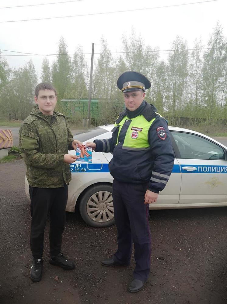 Полицейские Гороховецкого района вручили Георгиевские ленточки