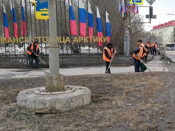 В Мурманске продолжается активная уборка после зимы