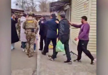 В Красноярске в ходе полицейского рейда на местном рынке были задержаны 135 приезжих из ближнего зарубежья