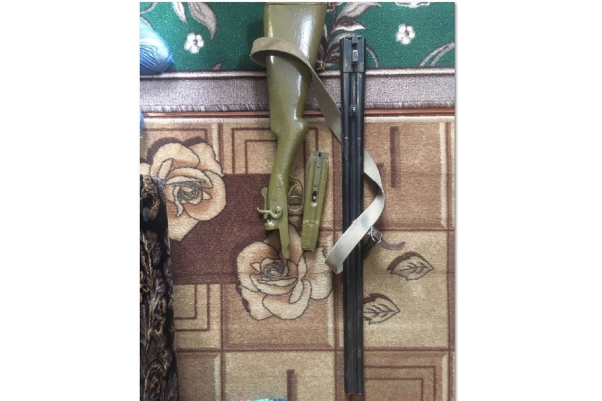 В Костромской области мужчина хранил ружье на вешалке вместе с одеждой