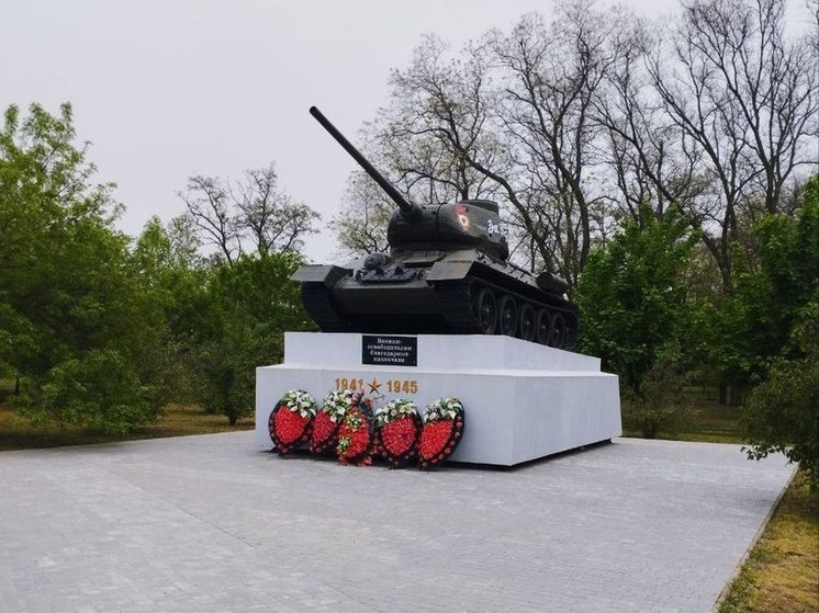 В Каховке благоустроили памятники Великой Отечественной войне
