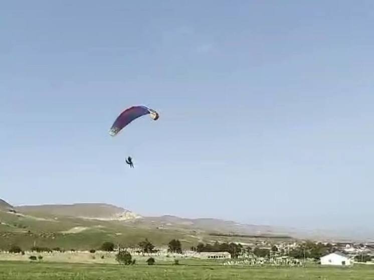 Полёт парапланериста из Саратова в горах Карачаево-Черкесии завершился травмой