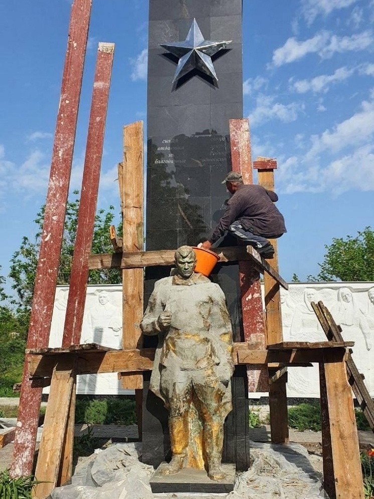 Еще один памятник в Запорожской области восстанавливают специалисты из Мурманска