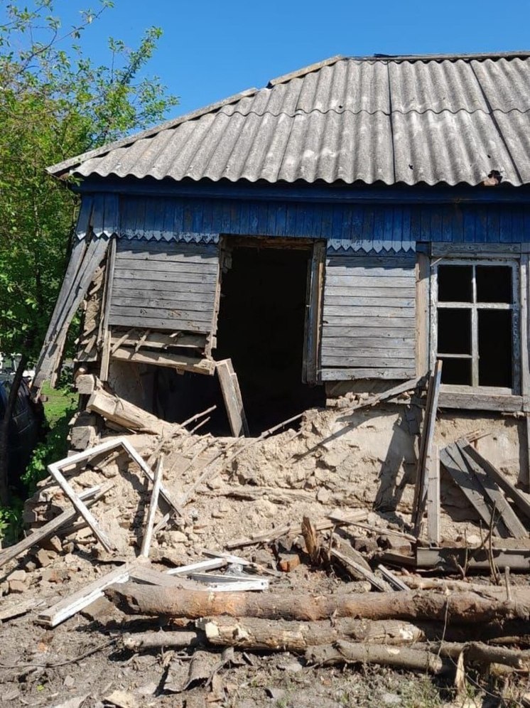 В Курской области БПЛА сбросил боеприпас на крышу дома в поселке Глушково