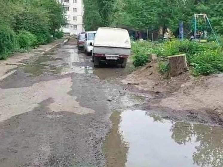 В Воронеже водоканал трое суток не может заткнуть фонтан в Политехническом переулке