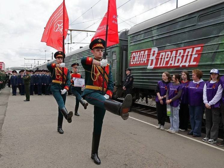Вологду совершил остановку поезд с передвижной выставкой военной техники
