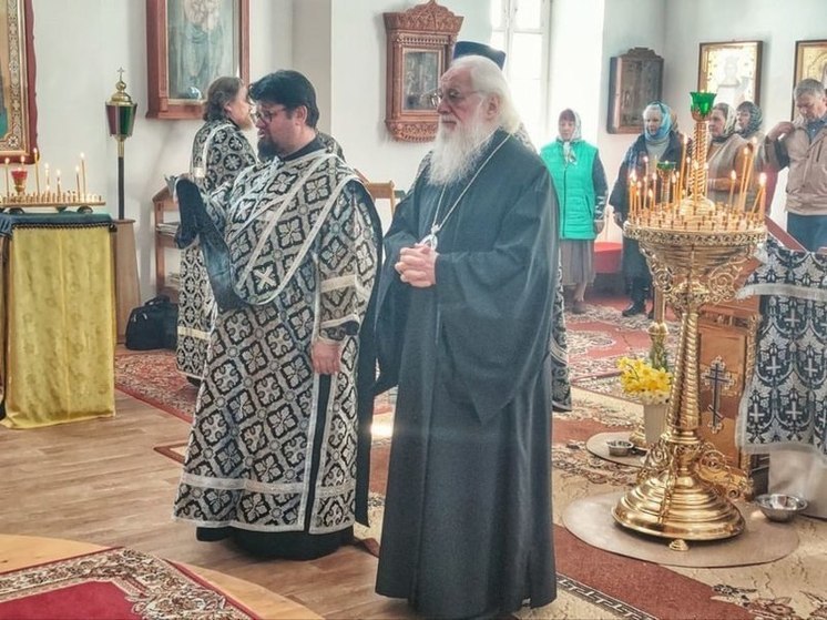 В Великий понедельник митрополит Лев отслужил в новгородских Яжелбицах
