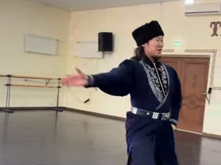 В Элисте завершились мастер-классы от известного монгольского танцора