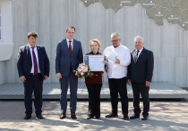 Накануне 1 мая в Белгороде открыли обновленную Алею Трудовой Славы региона