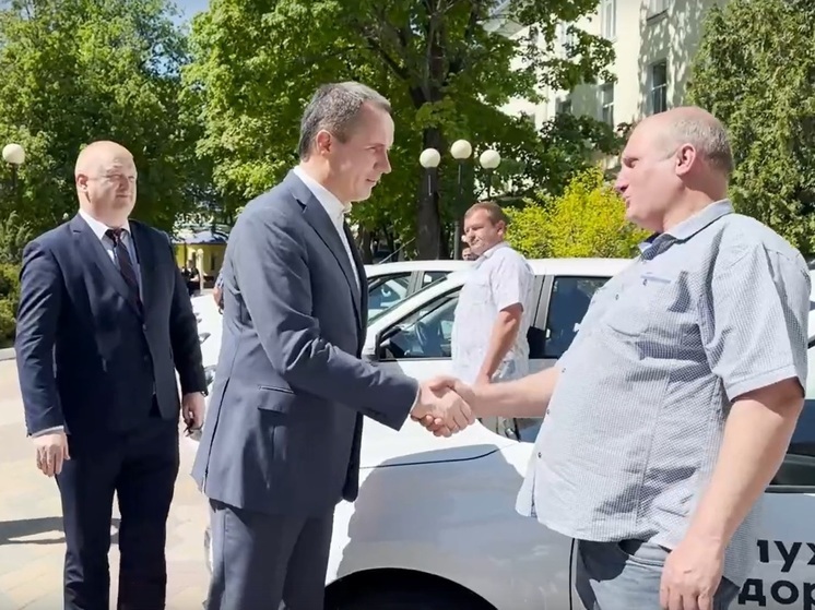 Губернатор передал белгородским медучреждениям ключи от новых авто