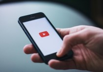YouTube продолжает игнорировать требования Роскомнадзора и не удалил более 60 тысяч противоправных материалов.