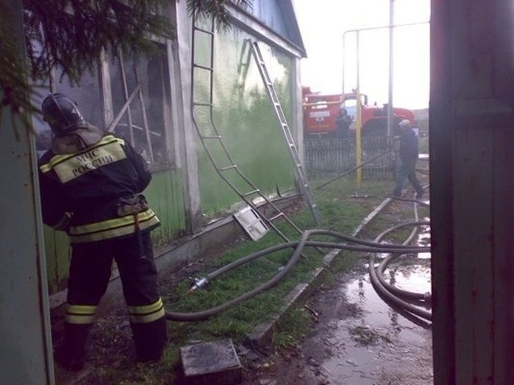 Частный дом вспыхнул на одной из улиц Воронежа