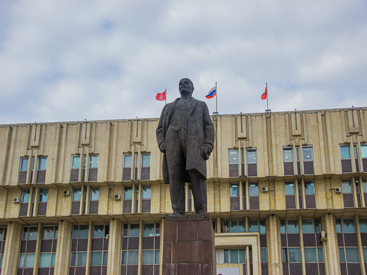 Алексей Хардыбакин дежурит в администрации Тулы 30 апреля