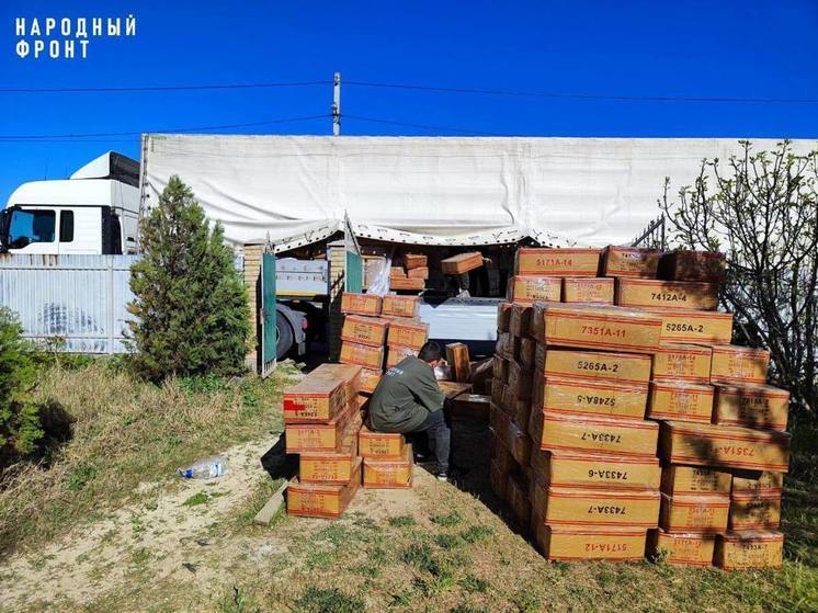 Народный фронт доставил шесть тонн гумпомощи в Геническ