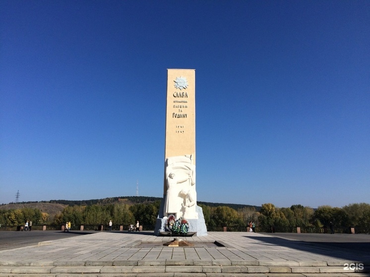 Памятник Воинам-кузбассовцам в Кемерове покрасили к 9 Мая