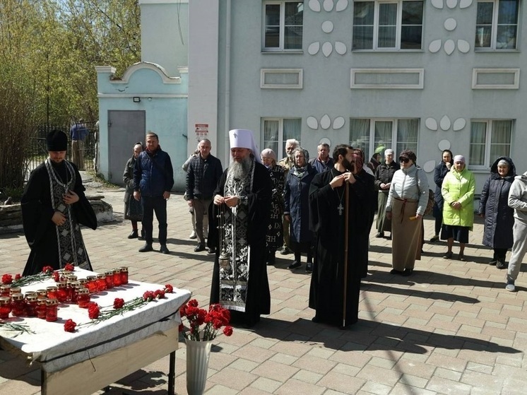 В Екатеринбурге прошла панихида по погибшим в теракте в подмосковном «Крокусе»