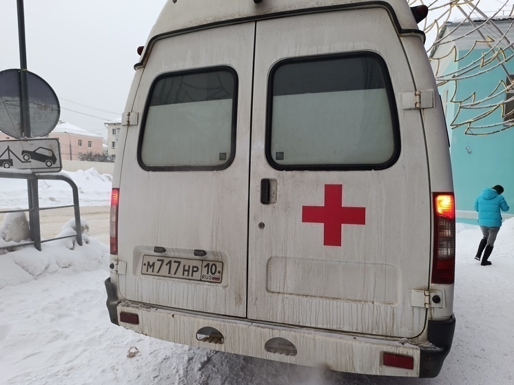 Мужчина умер на остановке в Петрозаводске