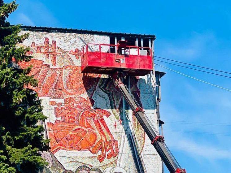 В Пензе на улице Карпинского восстановили мозаичное панно