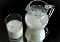 Пастеризация и стерилизация – процессы обработки молока за счет нагревания до определенной температуры. Это нужно, чтобы обеззаразить продукт, убив в нем вредные бактерии, а также увеличить срок хранения.